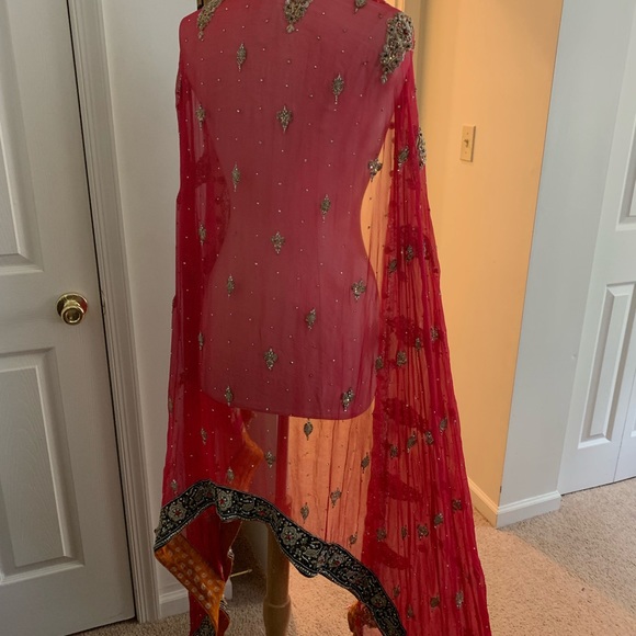 Pakistani Indian traditional bridal lenhga - Picture 7 of 8